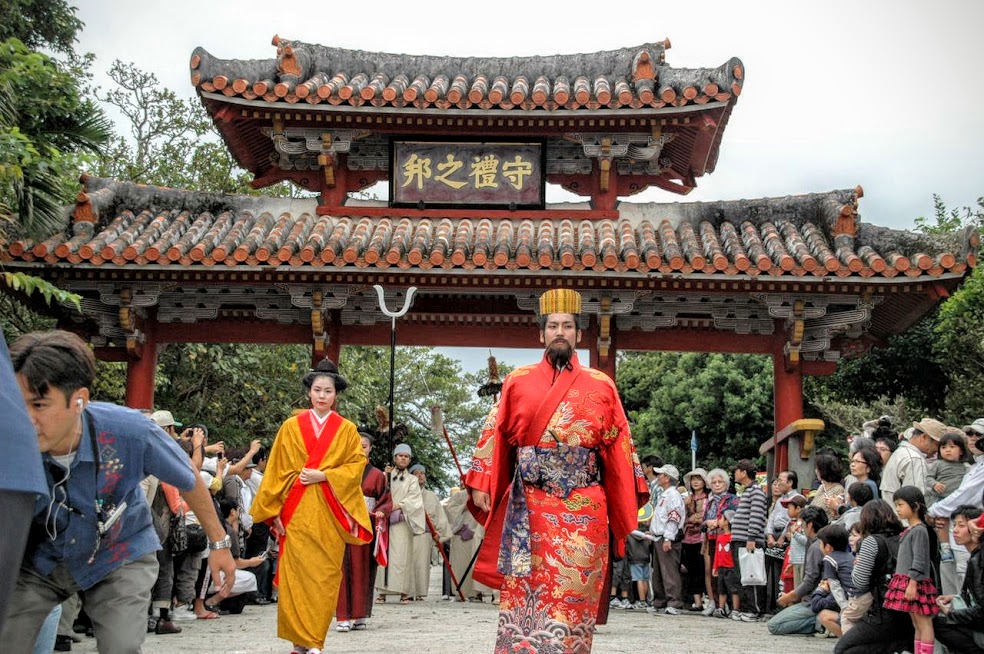 沖縄旅行に行くならぜひ見ておきたい、伝統ある「那覇三大祭り」